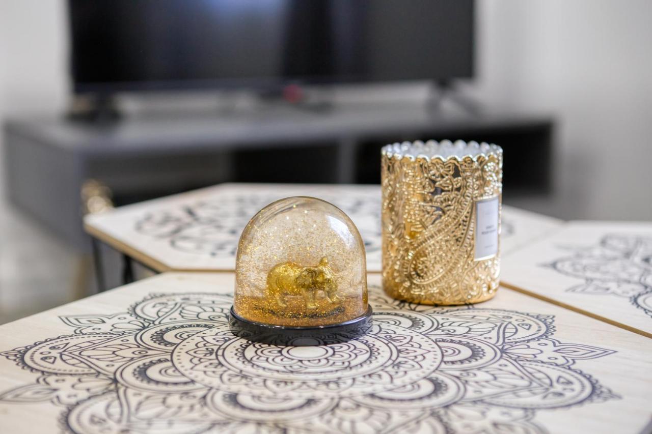 J-Mo Home - Magny - Moderne Et Chaleureux ภายนอก รูปภาพ