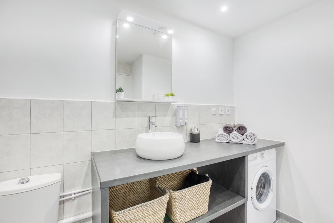 J-Mo Home - Magny - Moderne Et Chaleureux ภายนอก รูปภาพ
